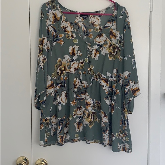 torrid Tops - Torrid peplum flora top